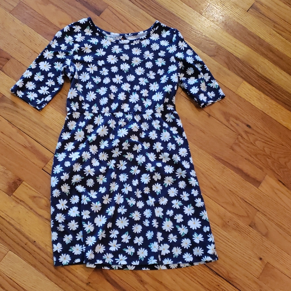 Girls 3/4 sleeve key hole dress